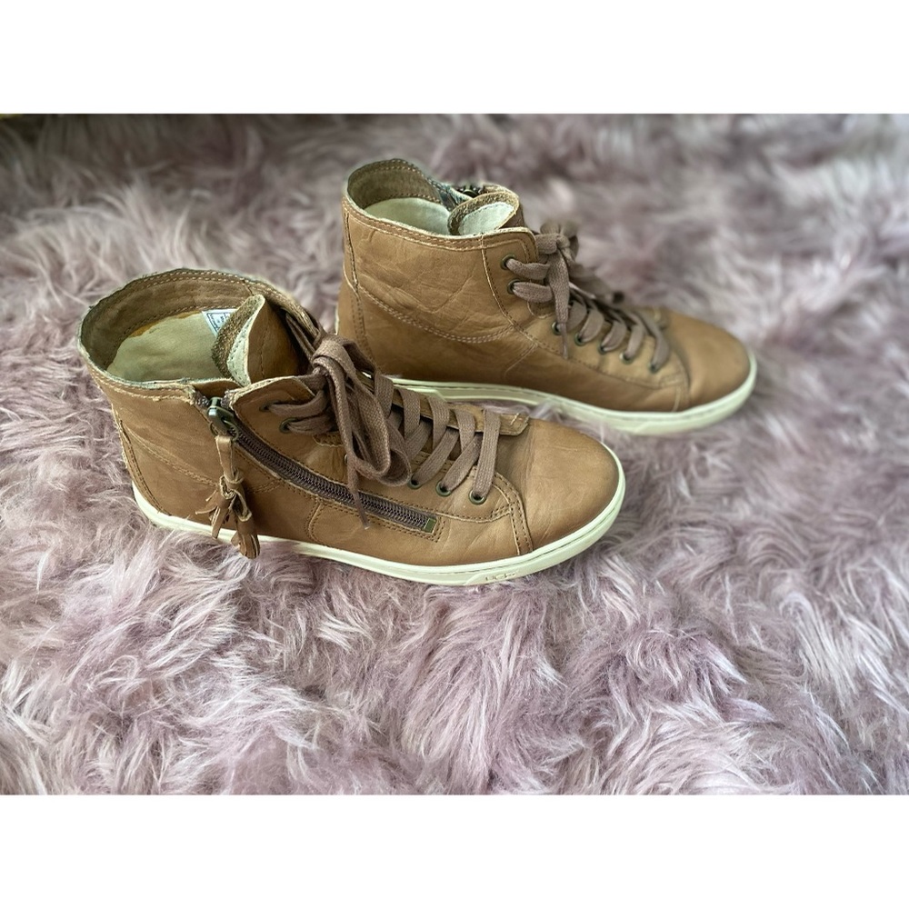 Blaney Ugg leather shoe - Picture 2 of 8